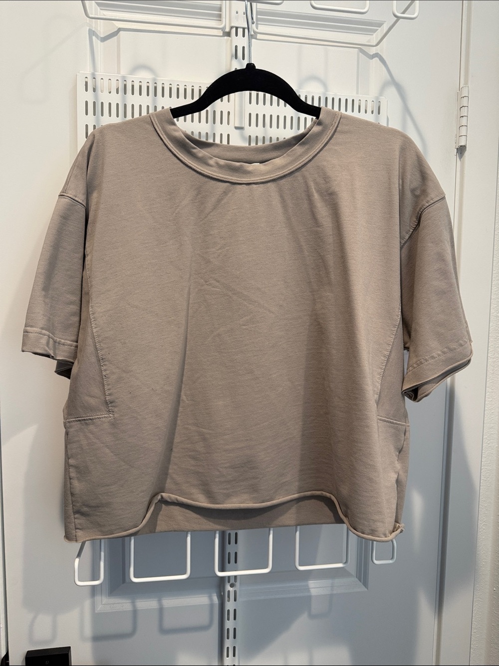 UE Boxy Short-Sleeve Tee in Taupe